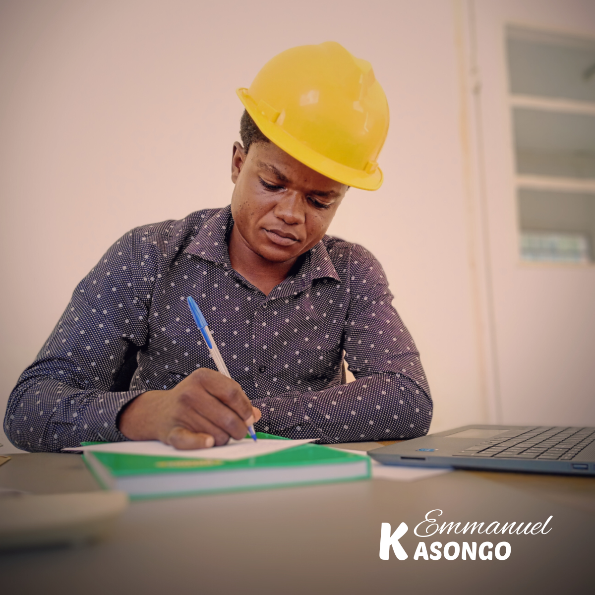 Violet et Orange Encadrement irrégulier Partager des Astuces et Idées professionnelles non-statique LinkedIn Publication (1)